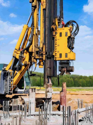 BLOOM DTH TOP HAMMER ROCKING DRILL.png